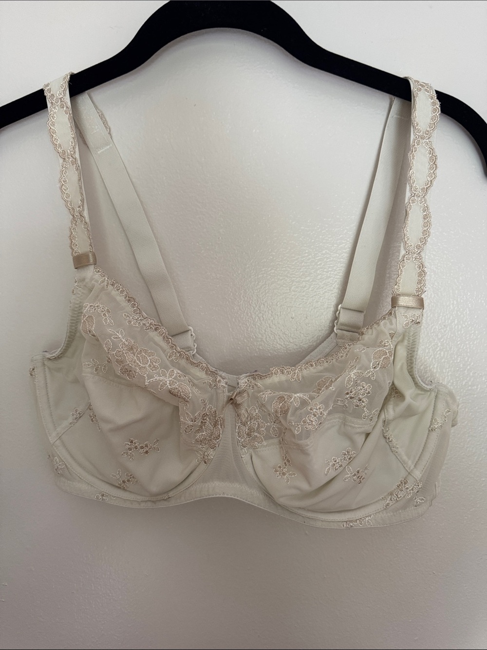 Rosa Faia by Anita Delicate Ivory Lace Underwire Bra with Floral Embroidery
